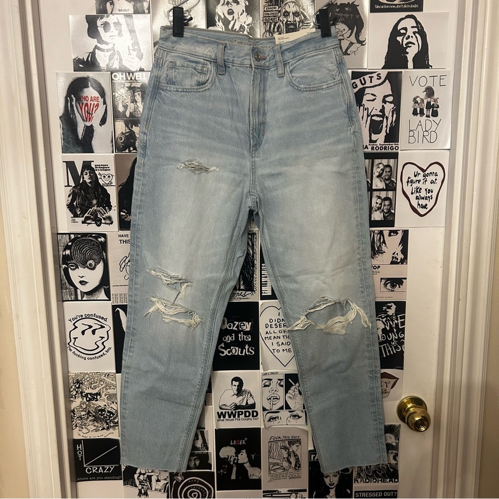 Brand New American Eagle Light Wash Mom Jeans